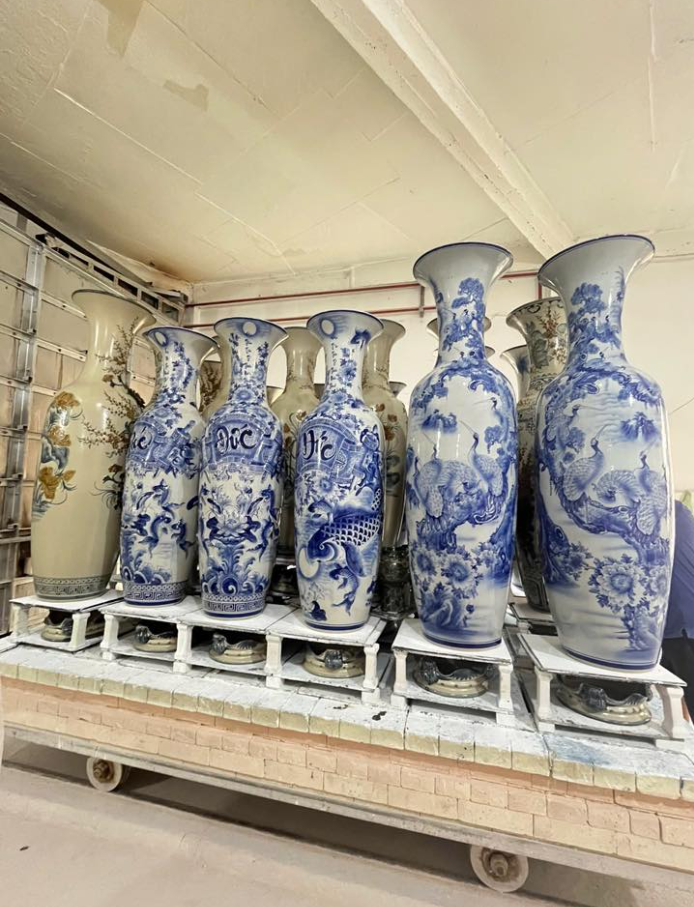 Lọ lục bình tứ cảnh đắp nổi
